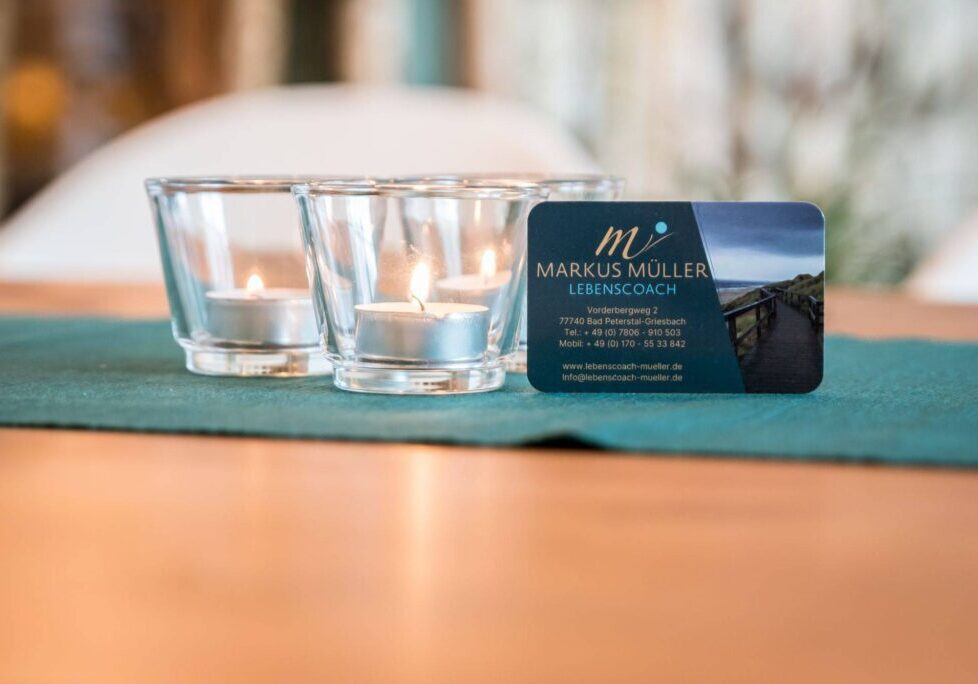 Visitenkarte und Kerzen von Lebenscoach Müller